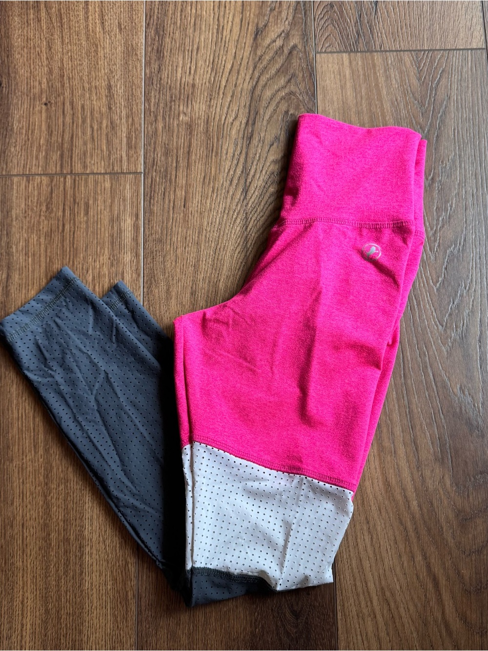 Women’s Candy Mesh Leggings Neon Pink size small